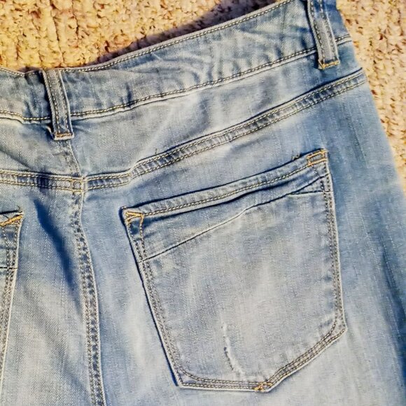 Maurices Blue Denim Capris w/Pearl & Silver Accents Women's Sz 13/14 Frayed Hem - Picture 15 of 16